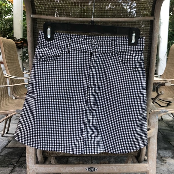 Brandy Melville Gingham mini skirt - Picture 2 of 6
